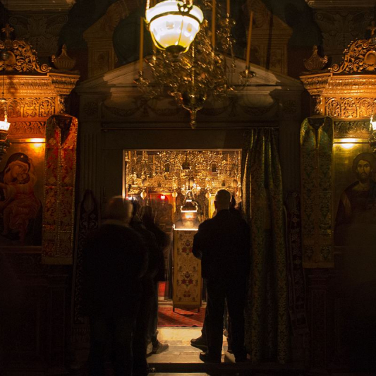 The shrines in the entrance hall; in the central nave, Mass is being conducted.