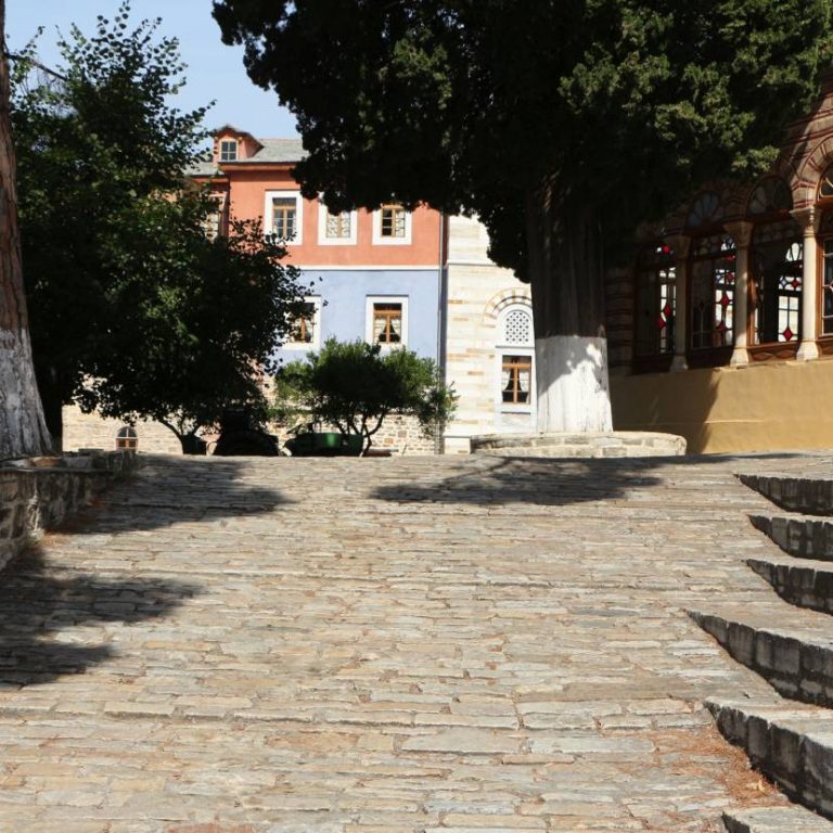 An inclined path which leads from the side entrance to the level of the new cathedral.