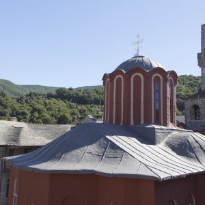 Η μολυβδοσκέπαστη οροφή του Καθολικού.