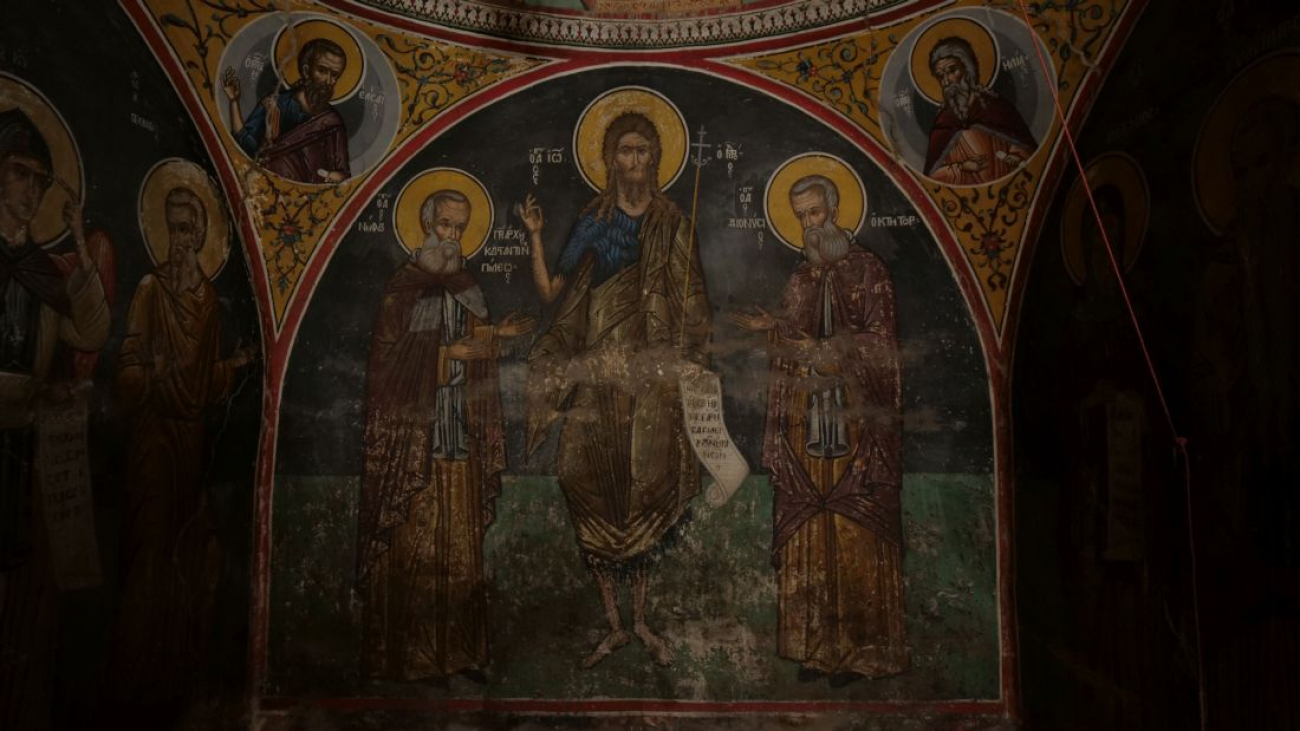 Άγιος Ιωάννης ο Πρόδρομος και οι δυο κτήτορες της Μονής, όσιος Διονύσιος και άγιος Νήφων.